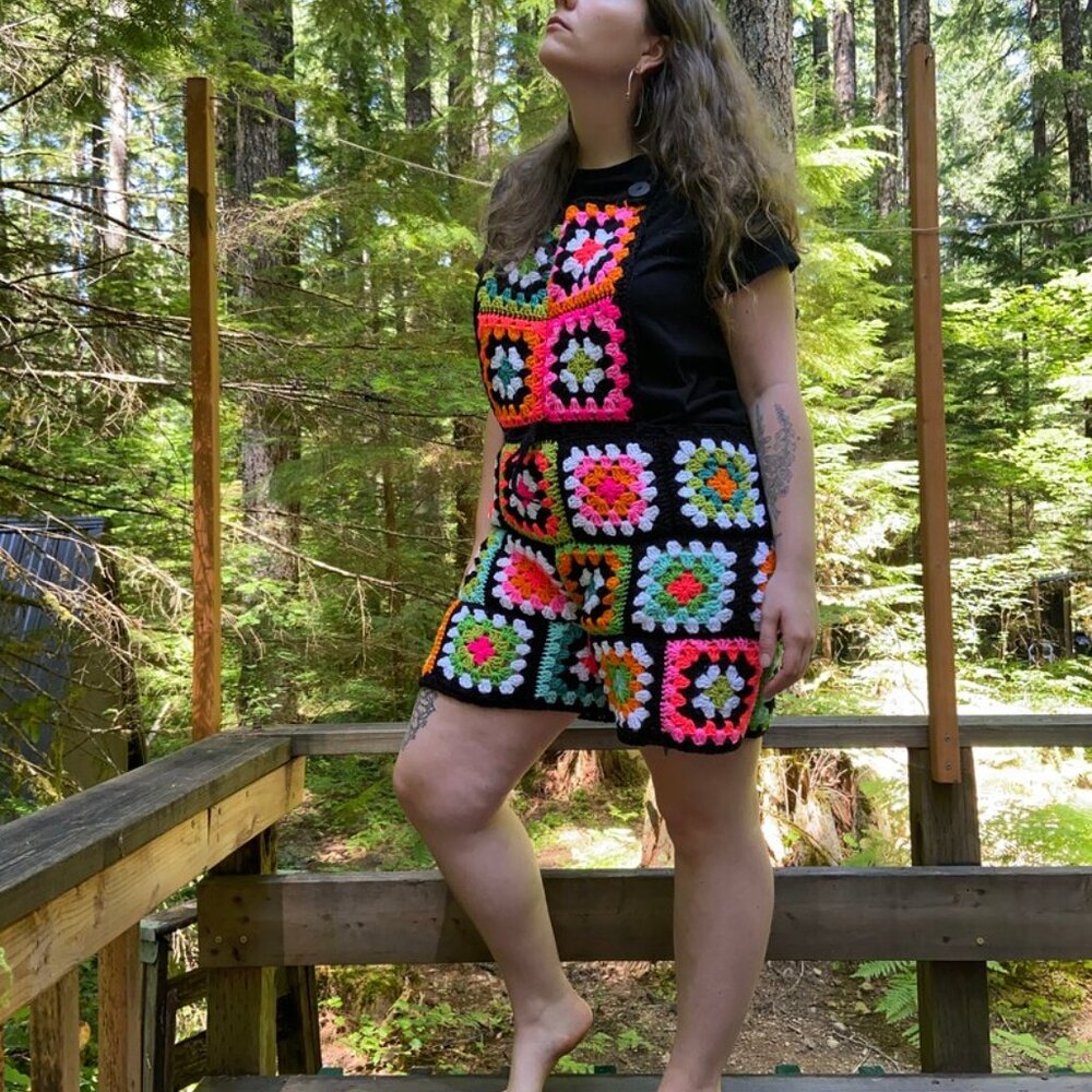 New XL Women's Handmade Crochet Granny Square Overall Shorts - Picture 2 of 6